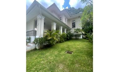 Venta de casa en Clayton - Sendero de camino de cruces Negociable