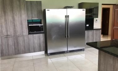 Venta de casa en Clayton - Sendero de camino de cruces Negociable