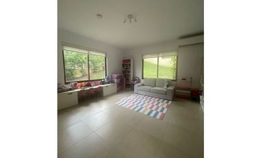 Venta de casa en Clayton - Sendero de camino de cruces Negociable