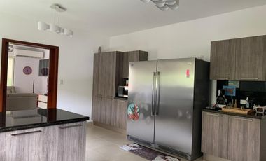 Venta de casa en Clayton - Sendero de camino de cruces Negociable