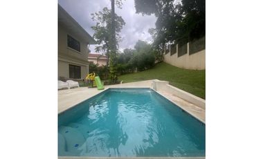 Venta de casa en Clayton - Sendero de camino de cruces Negociable