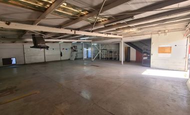 Excelente galpón industrial - comercial en Quinta Normal