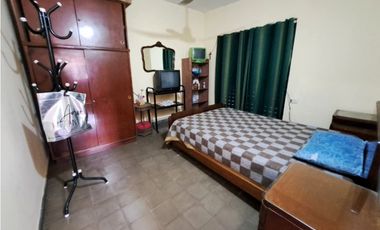 Venta Casa 2 dormitorios con cochera y local comercial