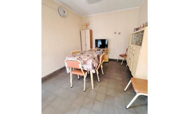 Venta Casa 2 dormitorios con cochera y local comercial