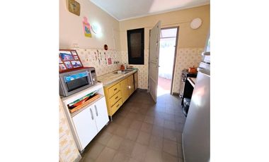 Venta Casa 2 dormitorios con cochera y local comercial