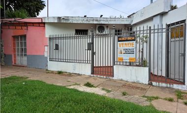 Venta Casa 2 dormitorios con cochera y local comercial