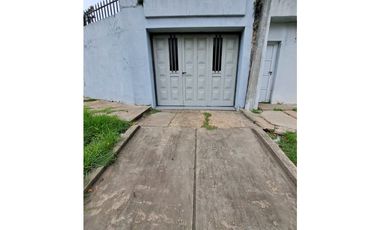 Venta Casa 2 dormitorios con cochera y local comercial