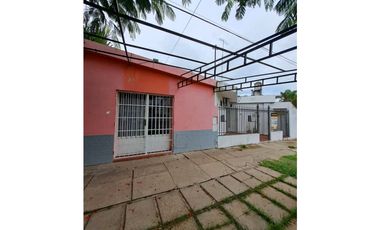 Venta Casa 2 dormitorios con cochera y local comercial