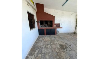 Venta Casa 2 dormitorios con cochera y local comercial