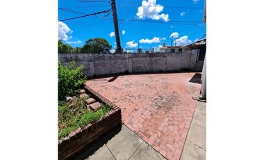 Venta Casa 2 dormitorios con cochera y local comercial