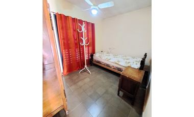 Venta Casa 2 dormitorios con cochera y local comercial