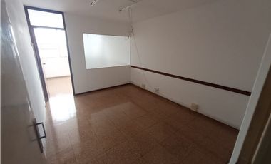 ALQUILER - OFICINA + PRIVADO - ITUZAINGO N° 94 - B° CENTRO