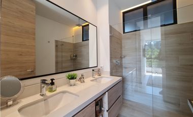 ARRIENDO (SIN AMOBLAR) APARTAMENTO EN ENVIGADO, LOMA DEL ESCOBERO