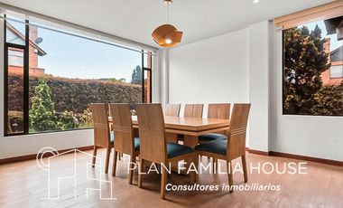 Casa de dos niveles con zona verde en Cajicá