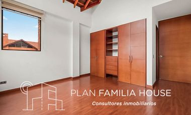 Casa de dos niveles con zona verde en Cajicá