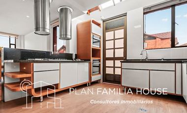 Casa de dos niveles con zona verde en Cajicá