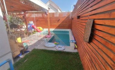 Casa en Arriendo en AV. ELPERAL CON CANAL DE LA LUZ