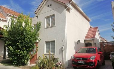 Casa en Arriendo en AV. ELPERAL CON CANAL DE LA LUZ