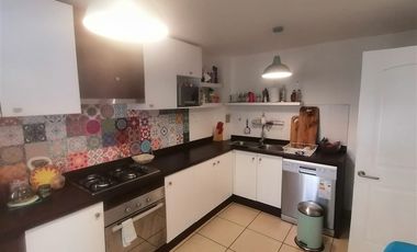 Casa en Arriendo en AV. ELPERAL CON CANAL DE LA LUZ