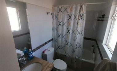 Casa en Arriendo en AV. ELPERAL CON CANAL DE LA LUZ