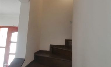 Casa en Arriendo en AV. ELPERAL CON CANAL DE LA LUZ