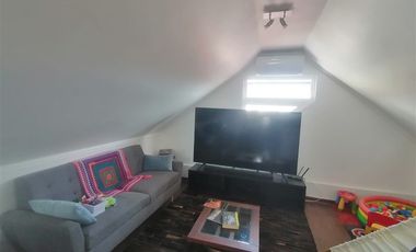 Casa en Arriendo en AV. ELPERAL CON CANAL DE LA LUZ
