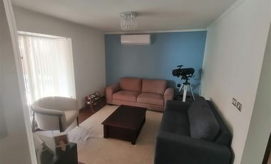 Casa en Arriendo en AV. ELPERAL CON CANAL DE LA LUZ