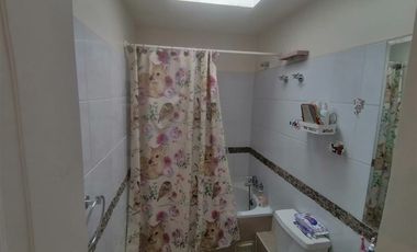 Casa en Arriendo en AV. ELPERAL CON CANAL DE LA LUZ
