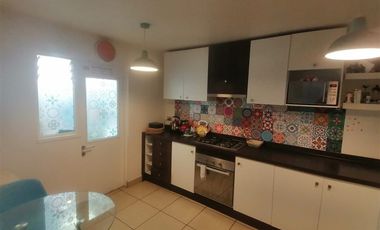 Casa en Arriendo en AV. ELPERAL CON CANAL DE LA LUZ
