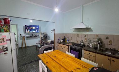 VENTA PH TIPO CASA AL FRENTE 2AMB QUILMES