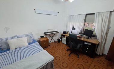 VENTA CASA 5 AMB CON PATIO Y COCHERA, QUILMES