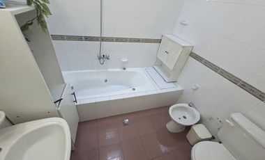 VENTA CASA 5 AMB CON PATIO Y COCHERA, QUILMES