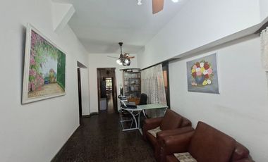 VENTA CASA 5 AMB CON PATIO Y COCHERA, QUILMES