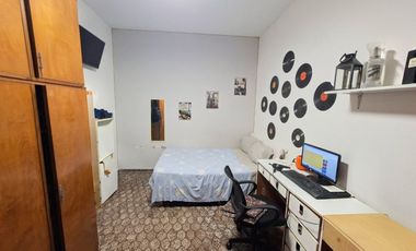 VENTA CASA 5 AMB CON PATIO Y COCHERA, QUILMES