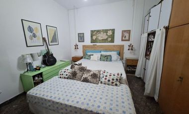 VENTA CASA 5 AMB CON PATIO Y COCHERA, QUILMES