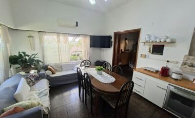 VENTA CASA 5 AMB CON PATIO Y COCHERA, QUILMES