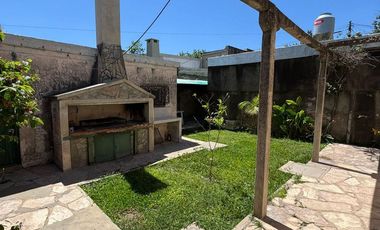 VENTA CASA 2 DORMITORIOS - ZONA CENTRO