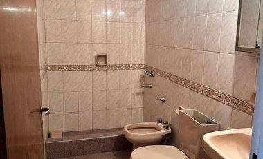 Casa en alquiler de 4 dormitorios c/ cochera en Otros Barrios