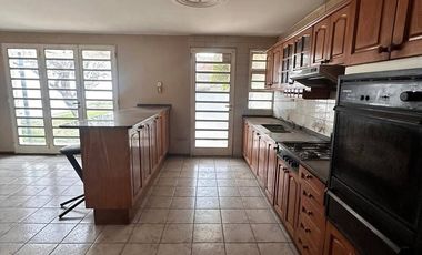 Casa en alquiler de 4 dormitorios c/ cochera en Otros Barrios