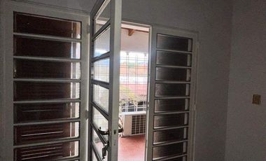Casa en alquiler de 4 dormitorios c/ cochera en Otros Barrios