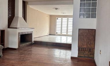 Casa en alquiler de 4 dormitorios c/ cochera en Otros Barrios