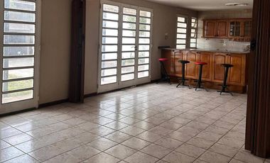 Casa en alquiler de 4 dormitorios c/ cochera en Otros Barrios