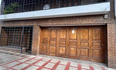 Casa en alquiler de 4 dormitorios c/ cochera en Otros Barrios