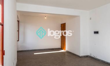 AMPLIO DEPARTAMENTO EN VENTA - MACROCENTRO - SALTA