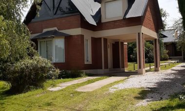 DOS CABANAS  EN   VENTA SIERRA DE LA VENTANA  CON PILETA  EN BARRIO SAN BERNARDO CON TODOS LOS SERVICIOS