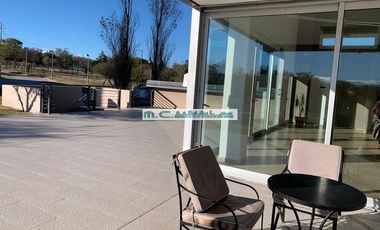 ALQ. ANUAL. MALAGUEÑO. MILENICA IV. DPTO UN DORM. c/ BALCÓN + COCHERA c/ BAULERA