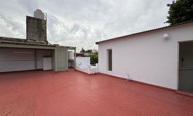 Casa tipo PH 4 ambientes totalmente remodelada oportunidad lista para habitar