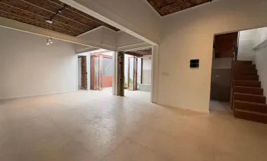 Casa tipo PH 4 ambientes totalmente remodelada oportunidad lista para habitar