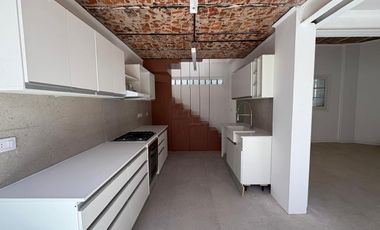 Casa tipo PH 4 ambientes totalmente remodelada oportunidad lista para habitar