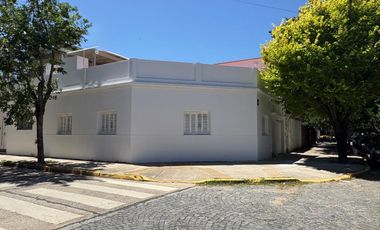 Casa tipo PH 4 ambientes totalmente remodelada oportunidad lista para habitar